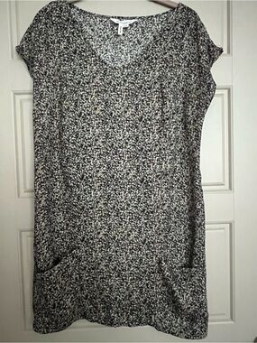 BCBGeneration Speckled Multicolor Shift Dress  front pockets Small minimalist